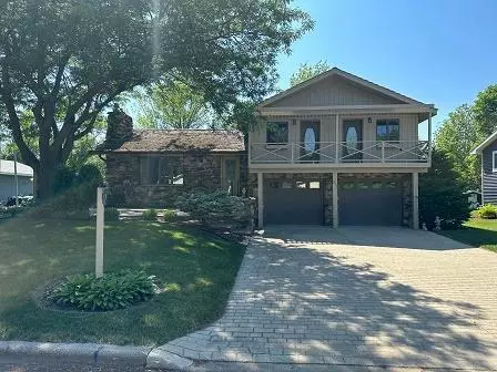 911 4th St NW, Clara City, MN 56222