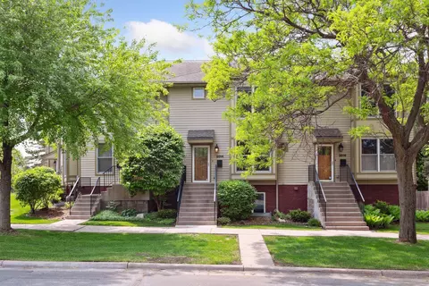 2014 Montreal Ave, Saint Paul, MN 55116