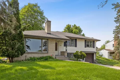 1905 Fairview Ave N, Falcon Heights, MN 55113