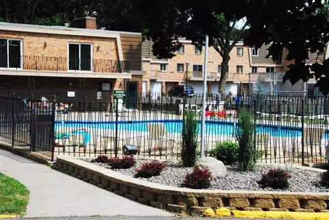 7318 W 22nd St #102, Saint Louis Park, MN 55426