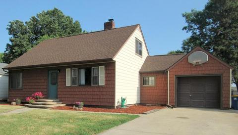 535 E 11th St, Gibbon, MN 55335