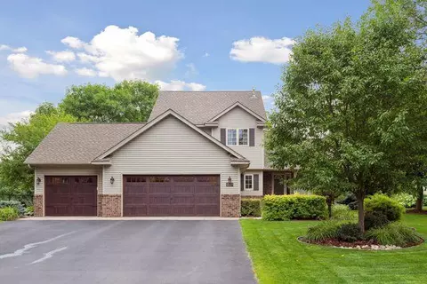 8441 Pine Ct, Victoria, MN 55386