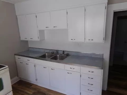 301 E 2nd St, Sherburn, MN 56171 photo 3