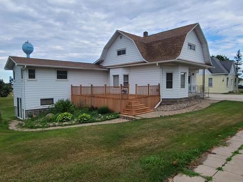 105 Lake Ave S, Ottertail, MN 56571