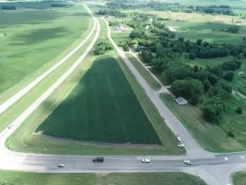 Nnn Airport Road, Hutchinson, MN 55350