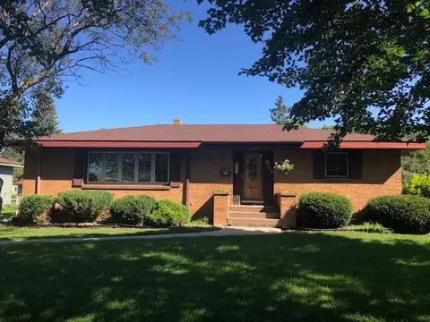 911 11th St S, Virginia, MN 55792