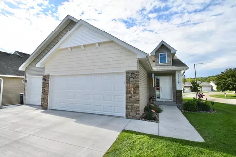 2741 Ridgeview Dr, Red Wing, MN 55066