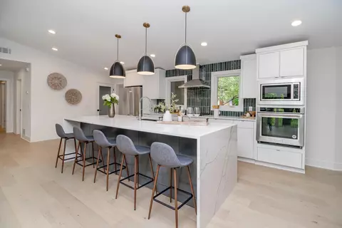 3932 Auburn Dr, Minnetonka, MN 55305