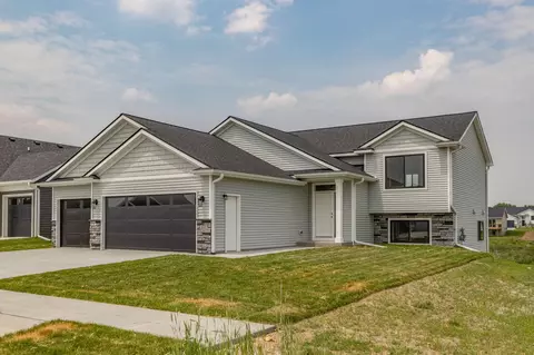 2022 Douglas Trail Dr SE, Pine Island, MN 55963