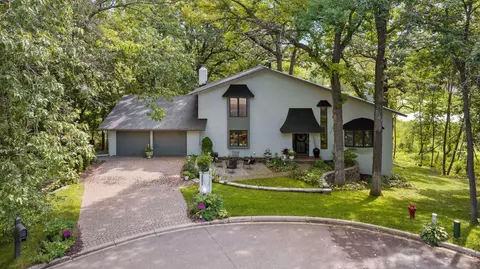 2025 Blackberry Ln, Wayzata, MN 55391