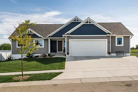 3138 Woodstone Dr SW, Rochester, MN 55902