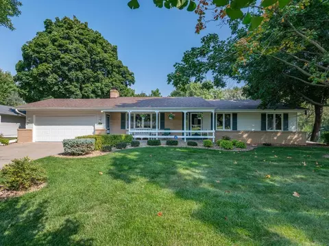 10920 London Dr, Burnsville, MN 55337
