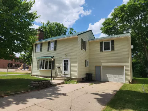 410 S Hill St, Marshall, MN 56258