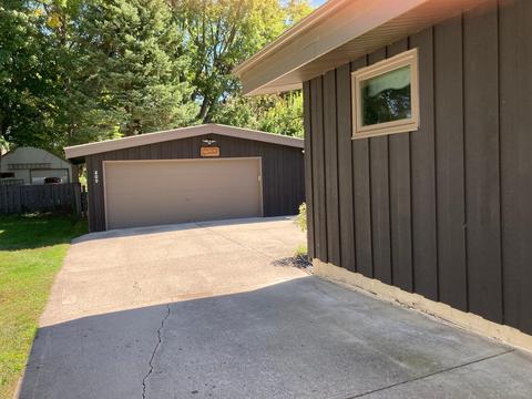 809 16th St SW, Willmar, MN 56201 photo 2