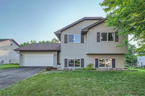 141 Hill St, Montrose, MN 55363