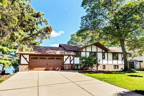 21 W Golden Lake Rd, Circle Pines, MN 55014