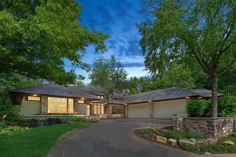 8800 Deer Ridge Ln, Bloomington, MN 55438