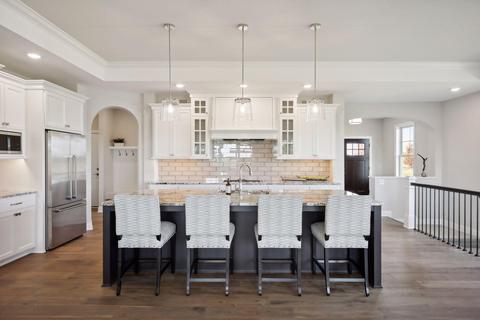 6215 Lakeside Dr, Chaska, MN 55318