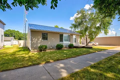 216 3rd St, Gaylord, MN 55334