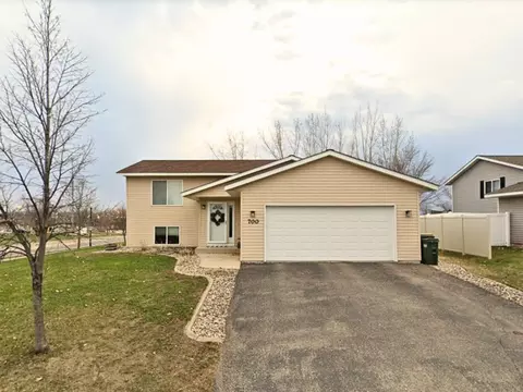 700 Texas Ave NW, Hutchinson, MN 55350