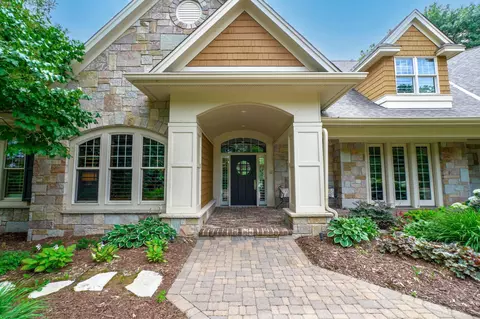 1 Black Lake Ct, North Oaks, MN 55127