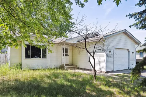 805 Marion St SW, Isanti, MN 55040