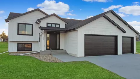 227 Stonelake Dr SE, Rochester, MN 55904