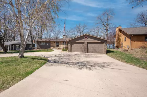 298 E Amber Lake Dr, Fairmont, MN 56031