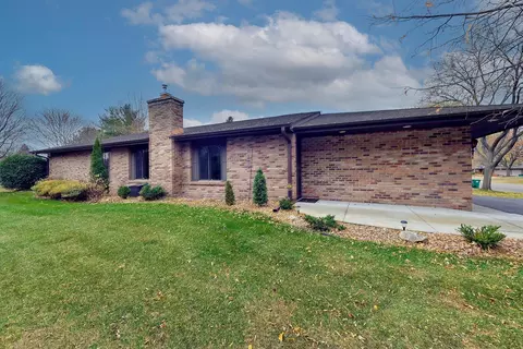 80 Jewel Ln N, Plymouth, MN 55447