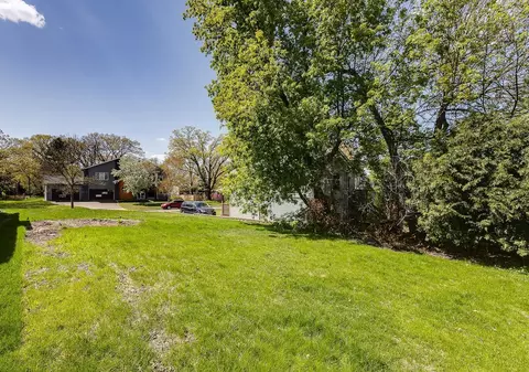 518 Ardmore Dr, Golden Valley, MN 55422