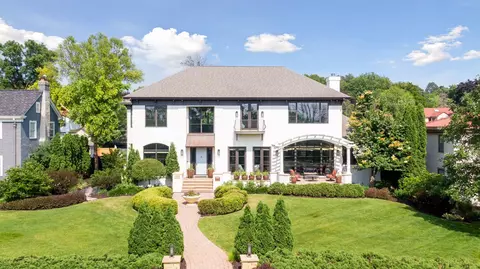 404 Mississippi River Blvd S, Saint Paul, MN 55105