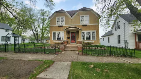107 2nd St SW, Melrose, MN 56352