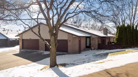 7061 Robinwood Trl, Woodbury, MN 55125
