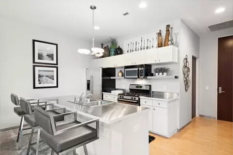 5601 Smetana Dr #114, Minnetonka, MN 55343