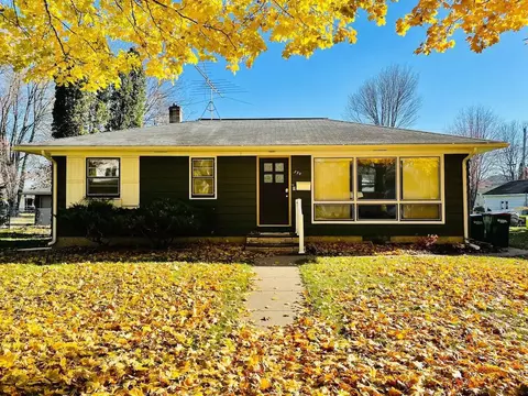 330 N 8th St, River Falls, WI 54022