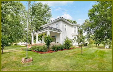 313 W 2nd St, New Richmond, WI 54017