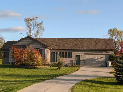48 Clover St, Mantorville, MN 55955