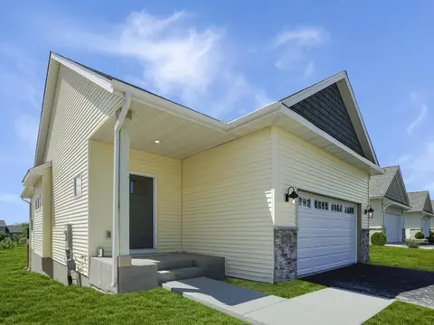 1143 Seurer St, Elko New Market, MN 55054