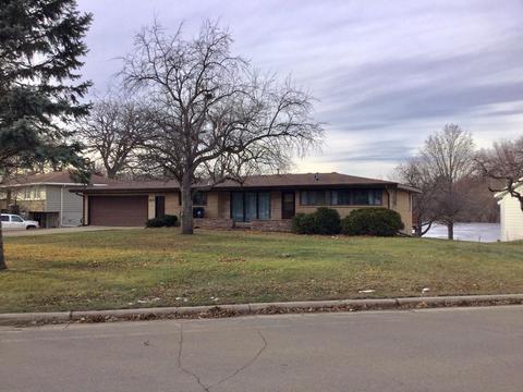 1825 Brookside Cir, Albert Lea, MN 56007