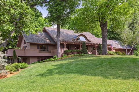 65 Gideons Point Rd, Tonka Bay, MN 55331