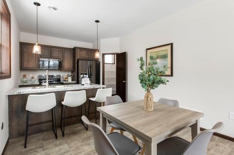 3000 Hemingway Dr, Chaska, MN 55318