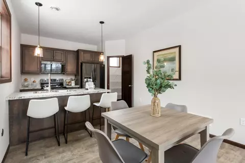 3000 Hemingway Dr, Chaska, MN 55318