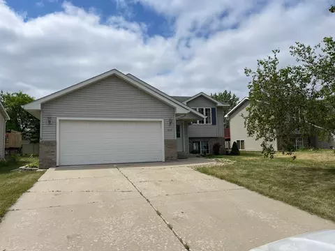 2112 7th Ave NE, Austin, MN 55912