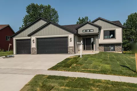 1007 12th Ave NW, Kasson, MN 55944