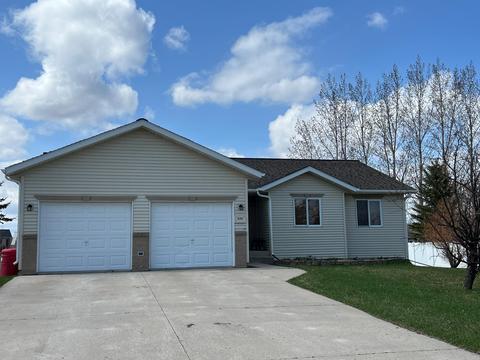 626 Etta Ct, Roseau, MN 56751