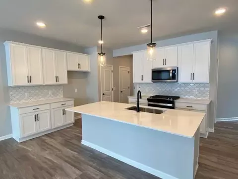 4835 Airlake Dr, Woodbury, MN 55129