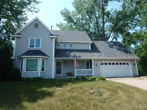 1451 Eastlake Dr, Chaska, MN 55318
