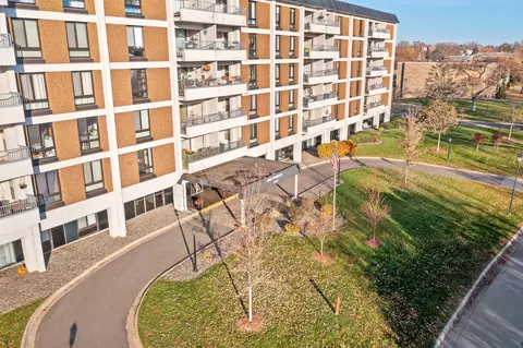 6400 York Ave S #203, Edina, MN 55435