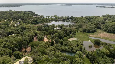 425 Ferndale Woods Rd, Wayzata, MN 55391