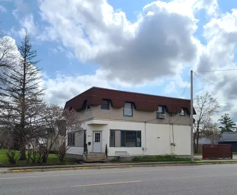 1023 10th St, International Falls, MN 56649